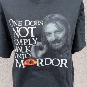 Hot Topic Lord of the Rings tshirt Black